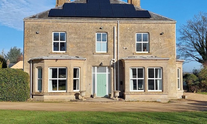 Midsomer Norton Casa | The Grange, nr Bath, hottub games rm, home cinema