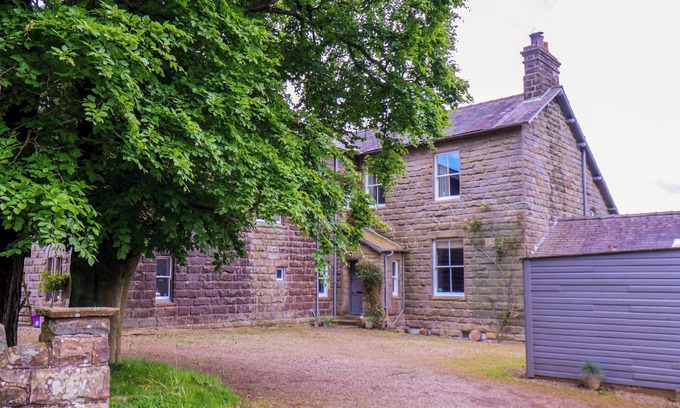 Goathland Cabaña | THE GRANGE, pet friendly, with open fire in Goathland