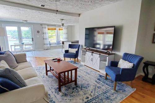 Inman Casa | The Great Escape - Lakefront Rental with Views