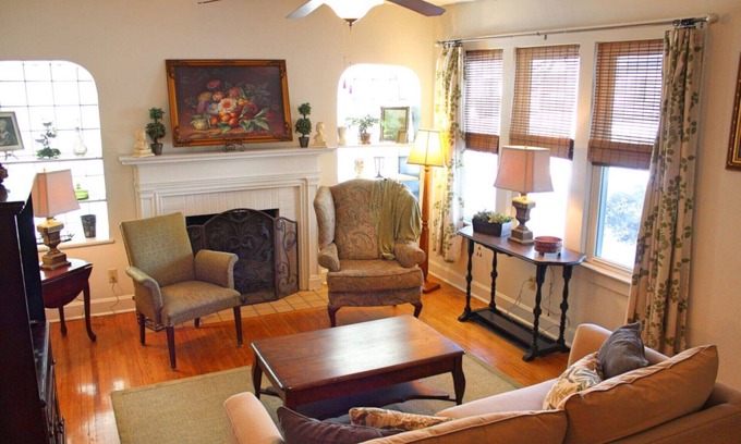 Owensboro Casa | The Green Garden Cottage es una casa de +1200 pies cuadrados, ubicada en el centro