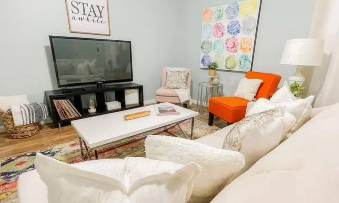 Woodstone Casa | The Green House - 3-bedroom 2-bath single story home