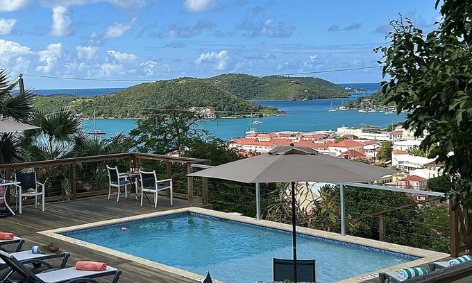 Estate Kings Quarter Hotel | The Green Iguana Hotel