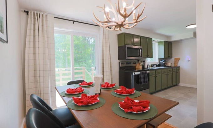 Malletts Bay Apartamento | The Green Mountain Escape | Near Trails & Lake
