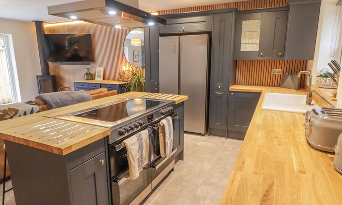 Haverfordwest Cabaña | The Grove