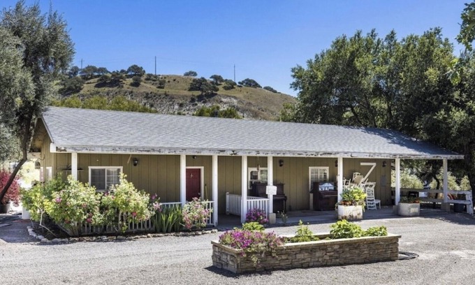 Santa Barbara County Cabaña | The Guest House in the Santa Ynez Valley