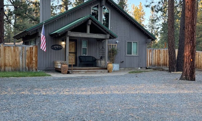 Sisters Casa | The Guests Nest Cabin w/Hot tub