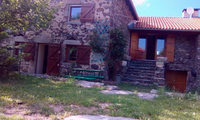 Retournac Casa | Casa de piedra "The Hanging Days" con jardín