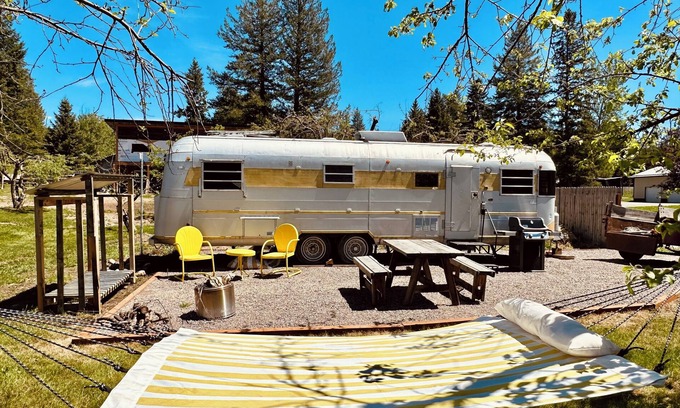 Martin City Casa | The Happy Camper 10 minutes from Weat Glacier