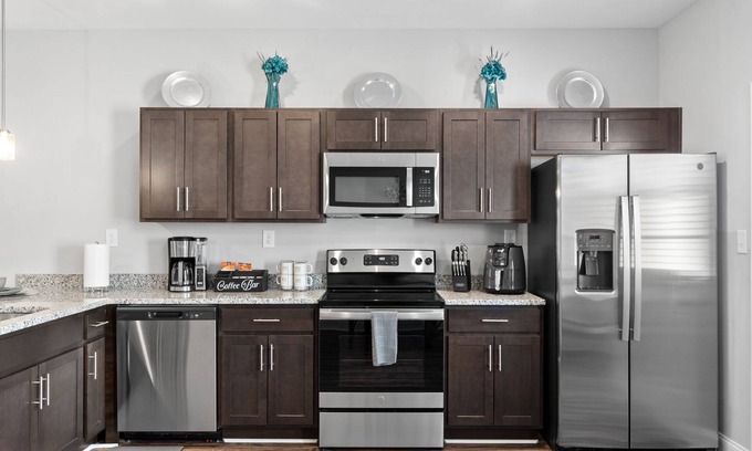 Clarksville Casa | The Happy Place-40 minutes to Downtown Nashville!