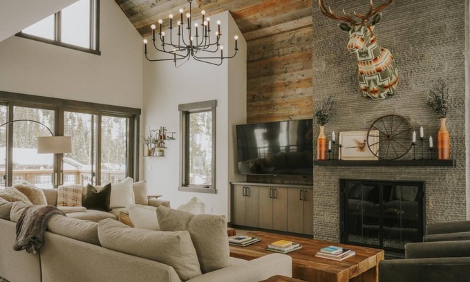 Spanish Peaks Casa | The Hat Wall Chalet - Ski Access & Private Hot Tub