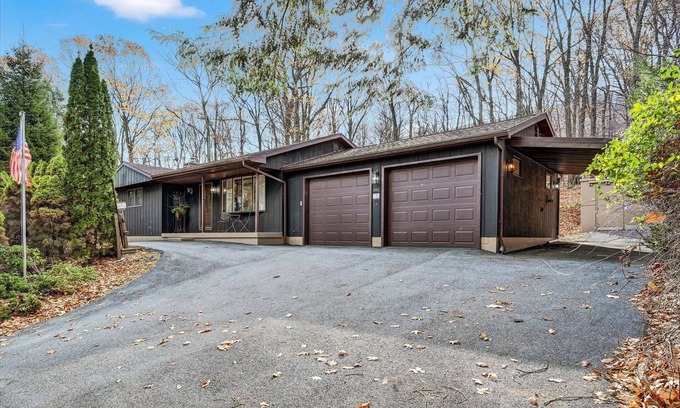 Stony Run Casa | The Hawk's Nest: 2-bedroom house. Hike to Hawk Mountain /Appalachian/Kempton, PA