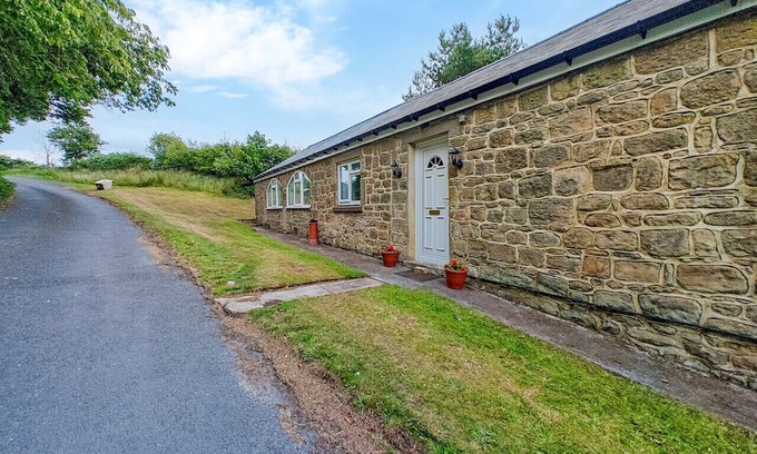 Morpeth Casa | The Helm Cottage - Three Bedroom House, Sleeps 6