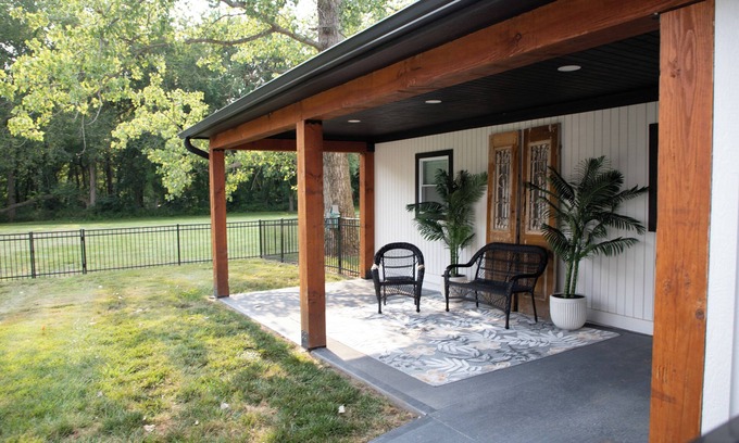 New Century Casa | The Hidden Gem 2-bedroom Guesthouse in Edgerton with full kitchen