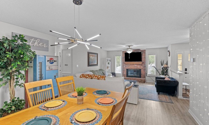 Brices Creek Casa | The Hideaway; Hot tub, Fire Pit, and Patio, 6 miles to downtown New Bern!