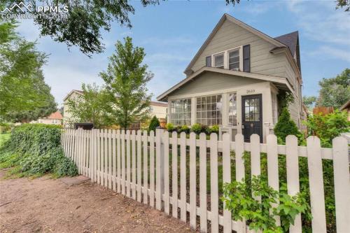 East Colorado Springs Casa | The Historic Blue Bird Cottage
