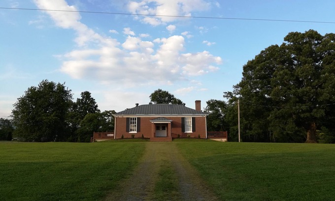 Dyke Casa | The Historic Dyke Schoolhouse- Oak Haven