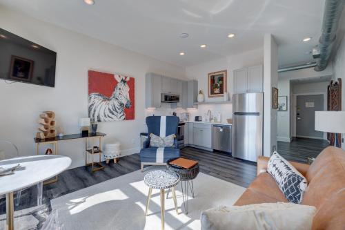 River District Apartamento | The Hive Trio 2nd Floor, 203, 204, & 205 Sweeter