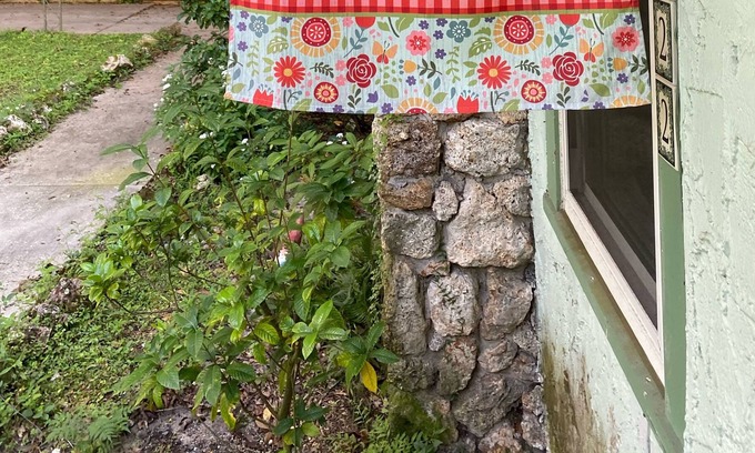 Historic District Casa | The hobbit cottage...