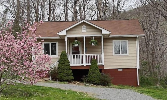 Stanardsville Casa | The House in the Holla at the foot of Shenandoah National Park