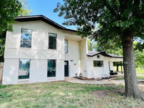 Lawton Casa | The House of Serenity: Close to Fort Sill & Casino