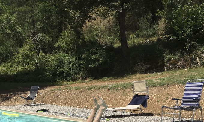 Concores Casa | La casa con persianas azules: paz, espacio, naturaleza y una magnífica piscina.