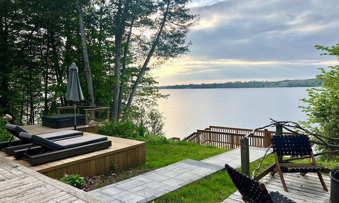 Wellington Casa | The Hudson Guest House | Waterfront with Hot Tub