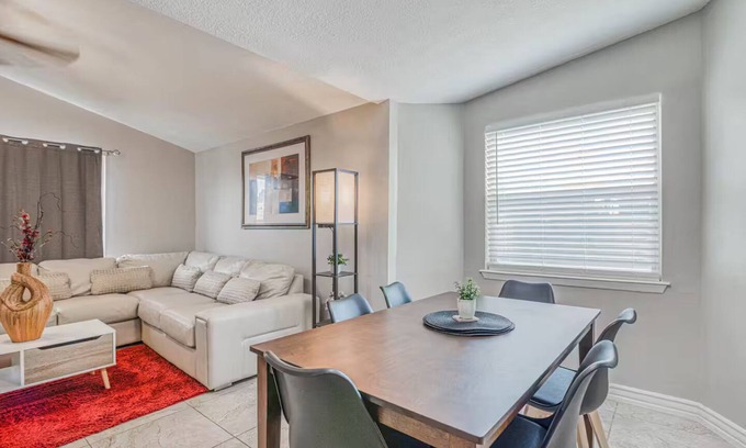 El Paso Casa | The Hummingbird Sunset Home, West Side