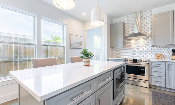 Salemtown Casa | The Ingrid - Striking Modern Home Near Great Restaurants