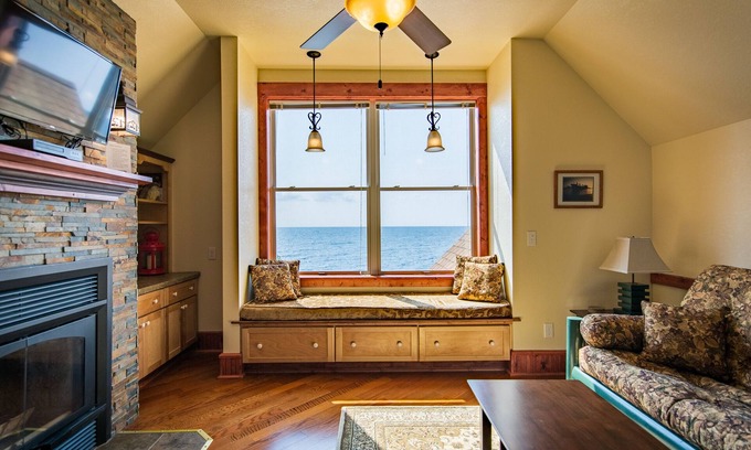 Croftville Condominio | El Inn en Croftville Road Cottages # 8. En la orilla del lago superior.