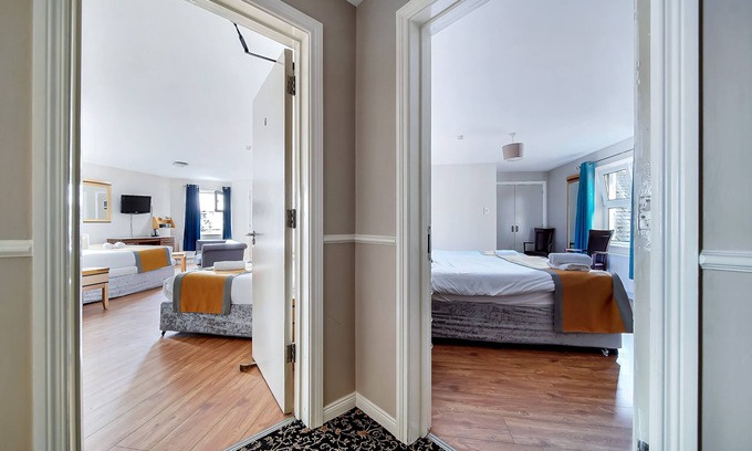 Londonderry Casa | The Iona Inn