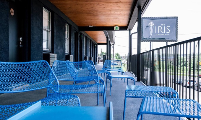 Berry Hill Hotel | The Iris Motel