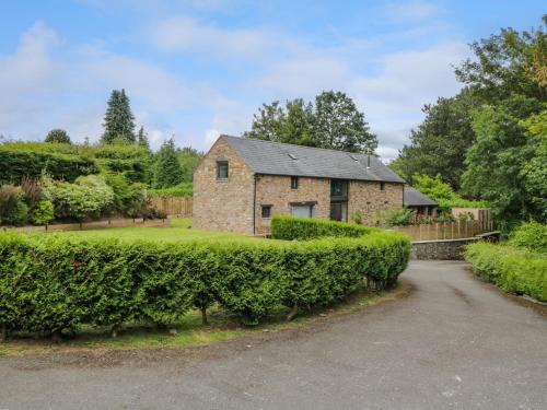 Govilon Casa | The Ivy Barn
