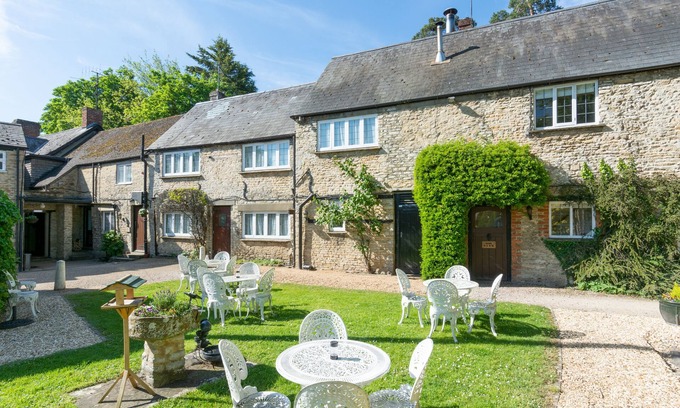 Middleton Stoney Hotel | the Jersey Arms Hotel