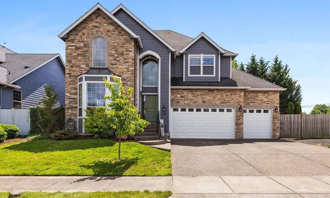 Albany Villa | The Jordan House- 4 BD, outdoor kitchen
