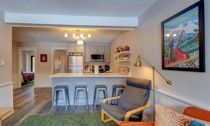 Bartlett Condominio | The Knotty Chipmunk - Cozy Condo - Sleeps 6