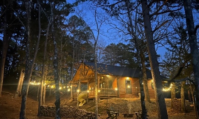 Board Camp Cabina | The Knotty Pine Cabin at Cabins of Wolf Pen Gap