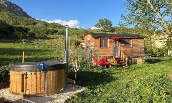 Entrepierres Casa | The La Croix roulott on the heights of Sisteron