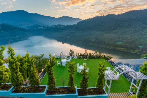 Naukuchiyatal Complejo | The Lake Ambience Resort