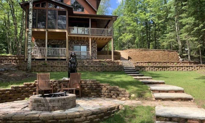 Hazelhurst Casa | The Lake House - New Home on Lower Kaubinshine Lk