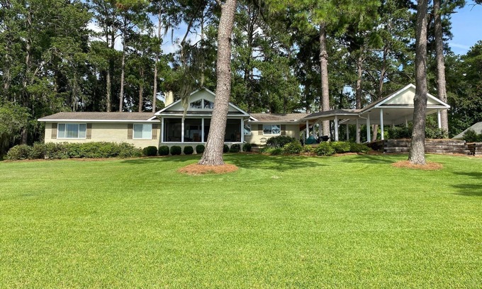 Cordele Casa | The Lake House