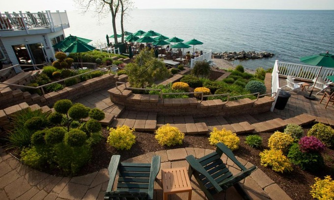 Geneva-on-the-Lake Hotel | The Lakehouse Inn Geneva