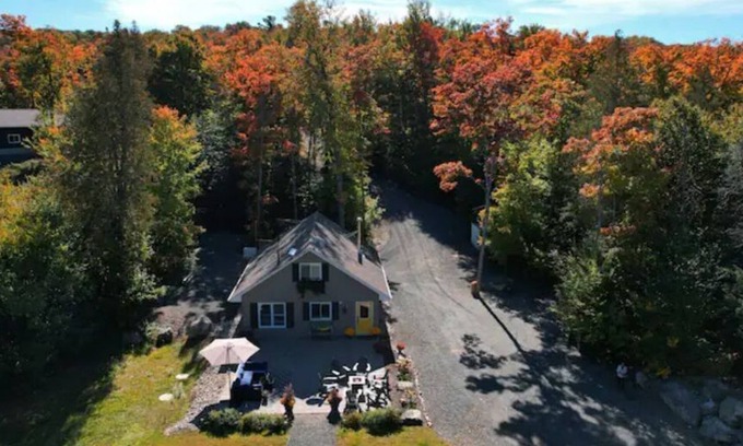 Algoma District Cabaña | The Lakeway Cottage