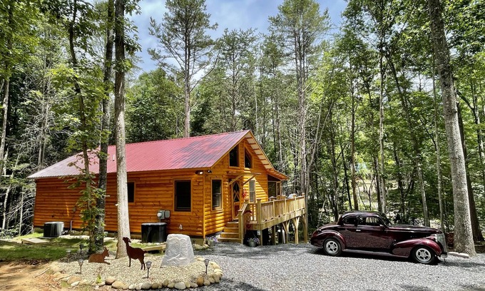 Murphy Cabina | The Lazy Goat Cabin: HotTub, Grill, Fire Pit, Wifi