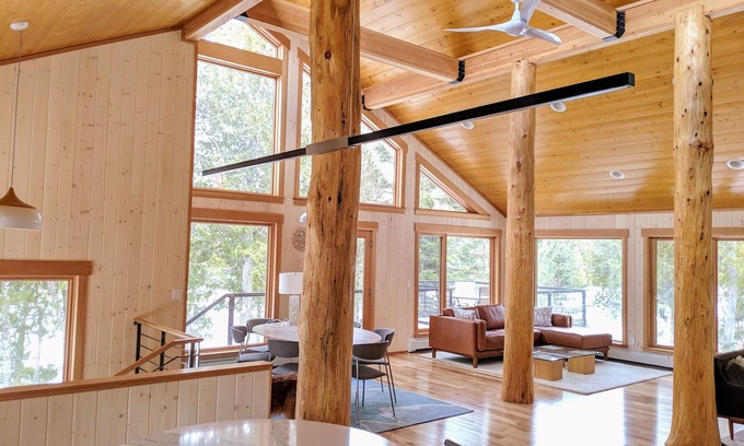 Lutsen Casa | Casa del lago llena de luz enclavada en los bosques del norte