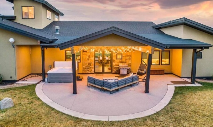 North Snyderville Basin Casa | The Lighthouse || Main House