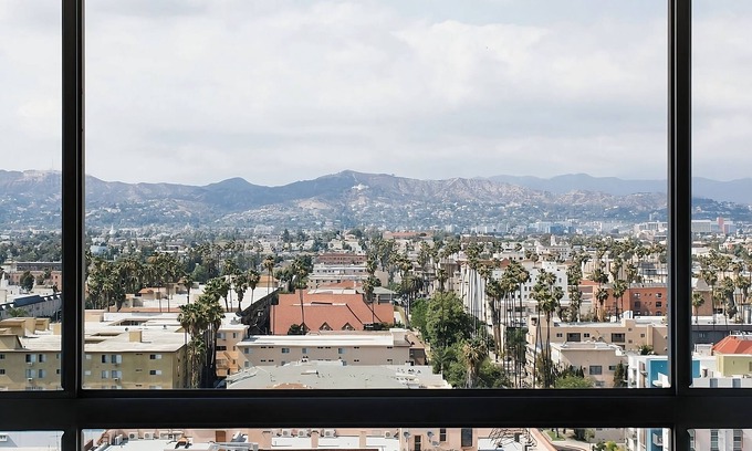 Wilshire Center Hotel | The LINE Hotel LA, 2x High-level Hollywood Hills View Double, Pet-Friendly, Pool