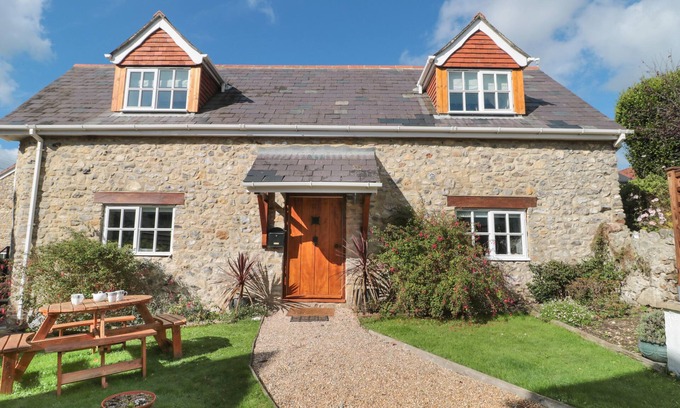 Chardstock Cabaña | THE LINHAY, family friendly, with a garden in Chardstock, Devon