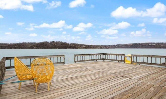 Linn Creek Casa | The Linn Creek Lodge: Home with Private Dock