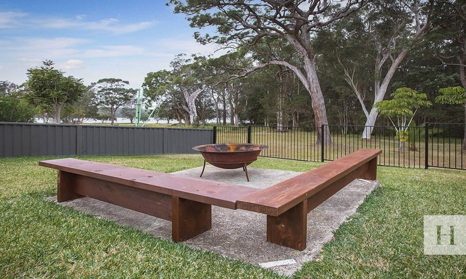 Gwandalan Casa | The Little Blue Lakehouse- Costa Central