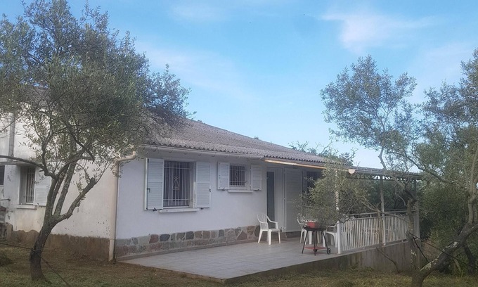 Taglio-Isolaccio Casa | La pequeña casa en la pradera